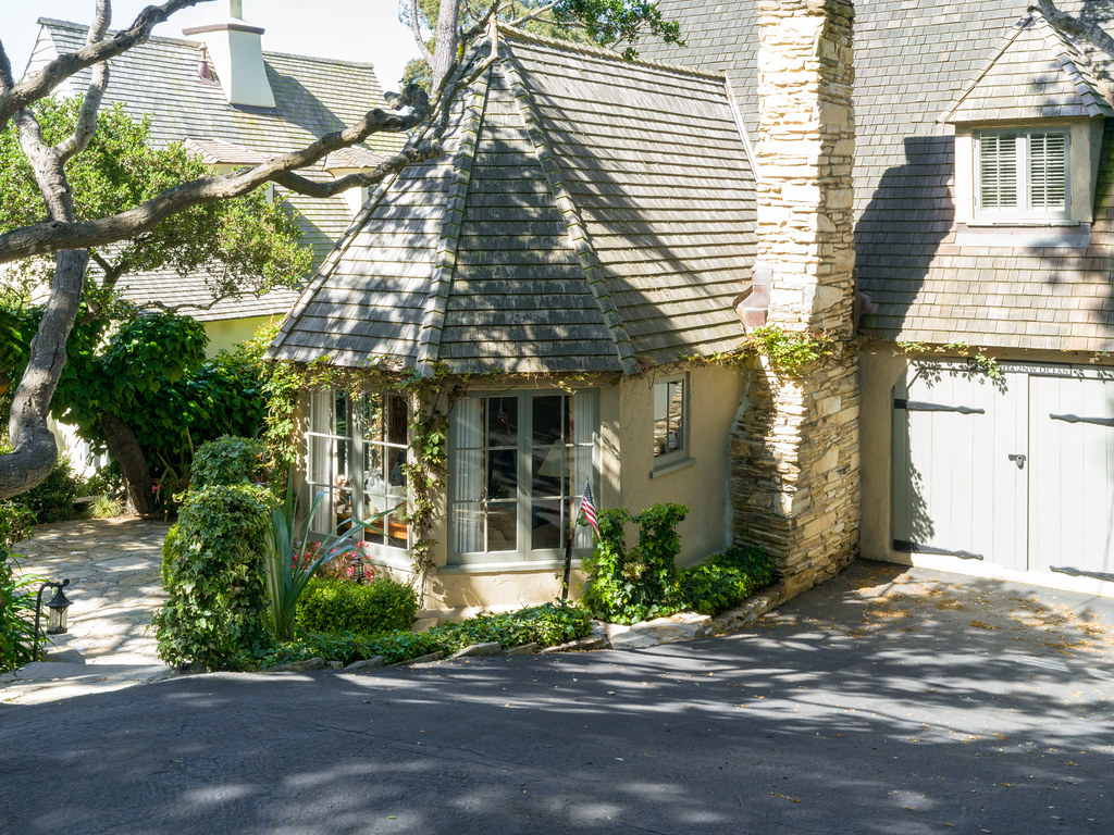 Enhancing Luxury Homes in Phoenix with Premier Roofing Solutions