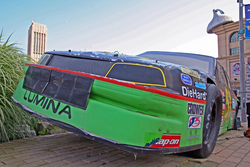 2026 NASCAR Odds: Ryan Blaney, Denny Hamlin Tied Atop Board for Phoenix - FOX Sports