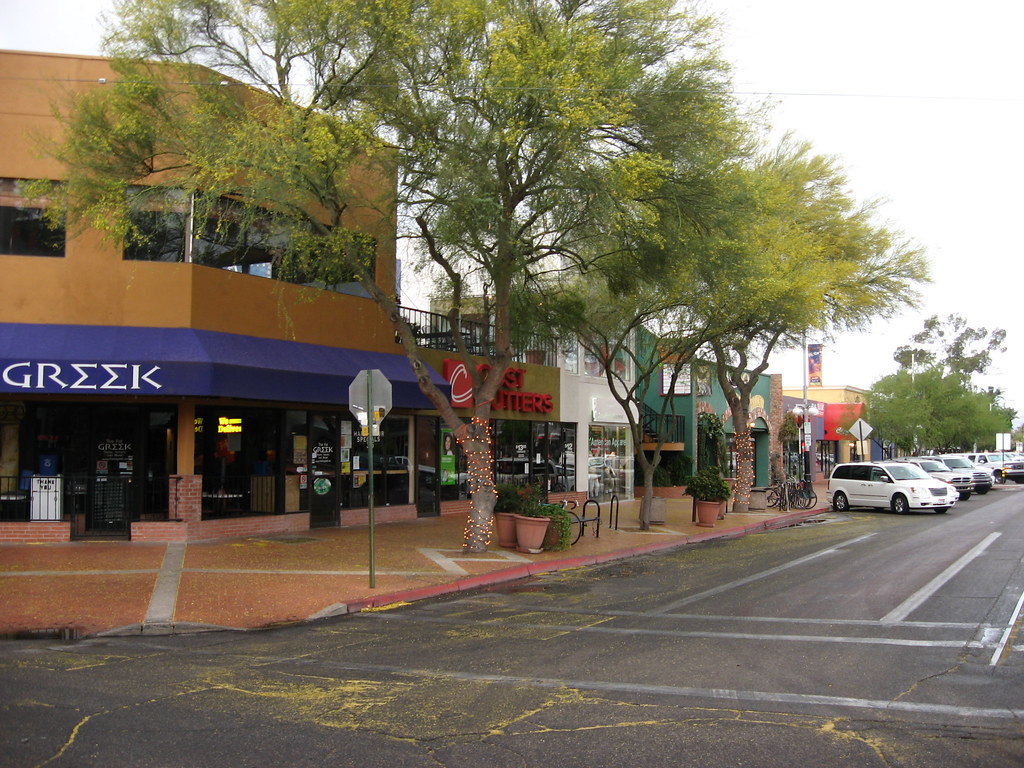 Phoenix softball splits a pair of games - WTAQ