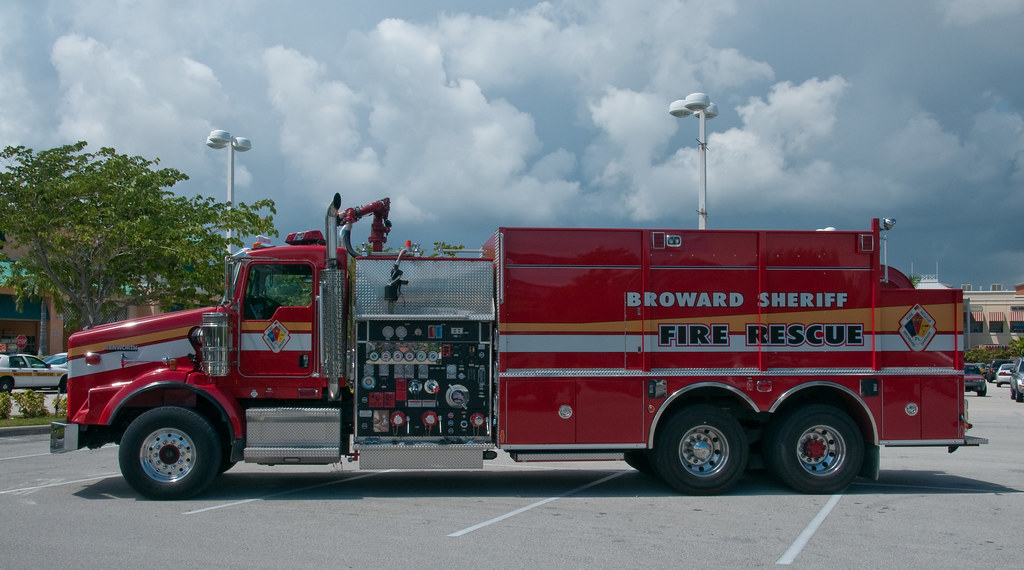 ICE agents deployed to Phoenix Sky Harbor Airport after TSA staffing shortages - KJZZ