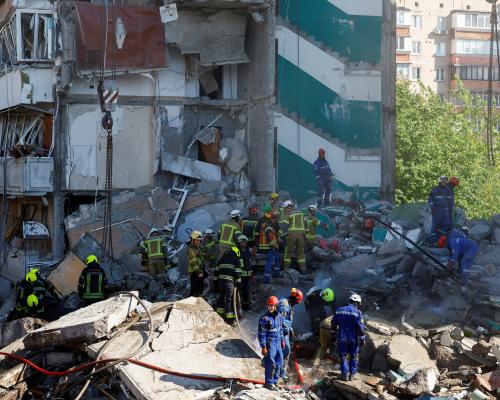 One dead and 40 injured as intense Russian strikes on Ukraine continue – Europe live