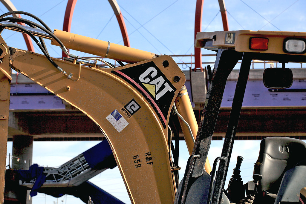 Phoenix movers spot Amber Alert suspect at gas station, block her car until police arrive - FOX 10 Phoenix