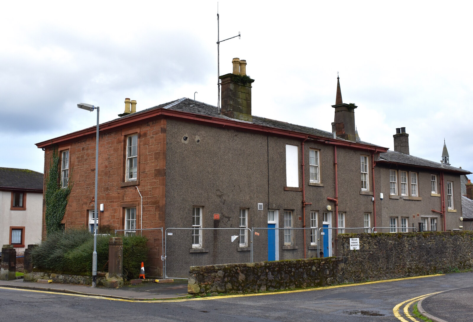 Large police presence in south Phoenix - 12News