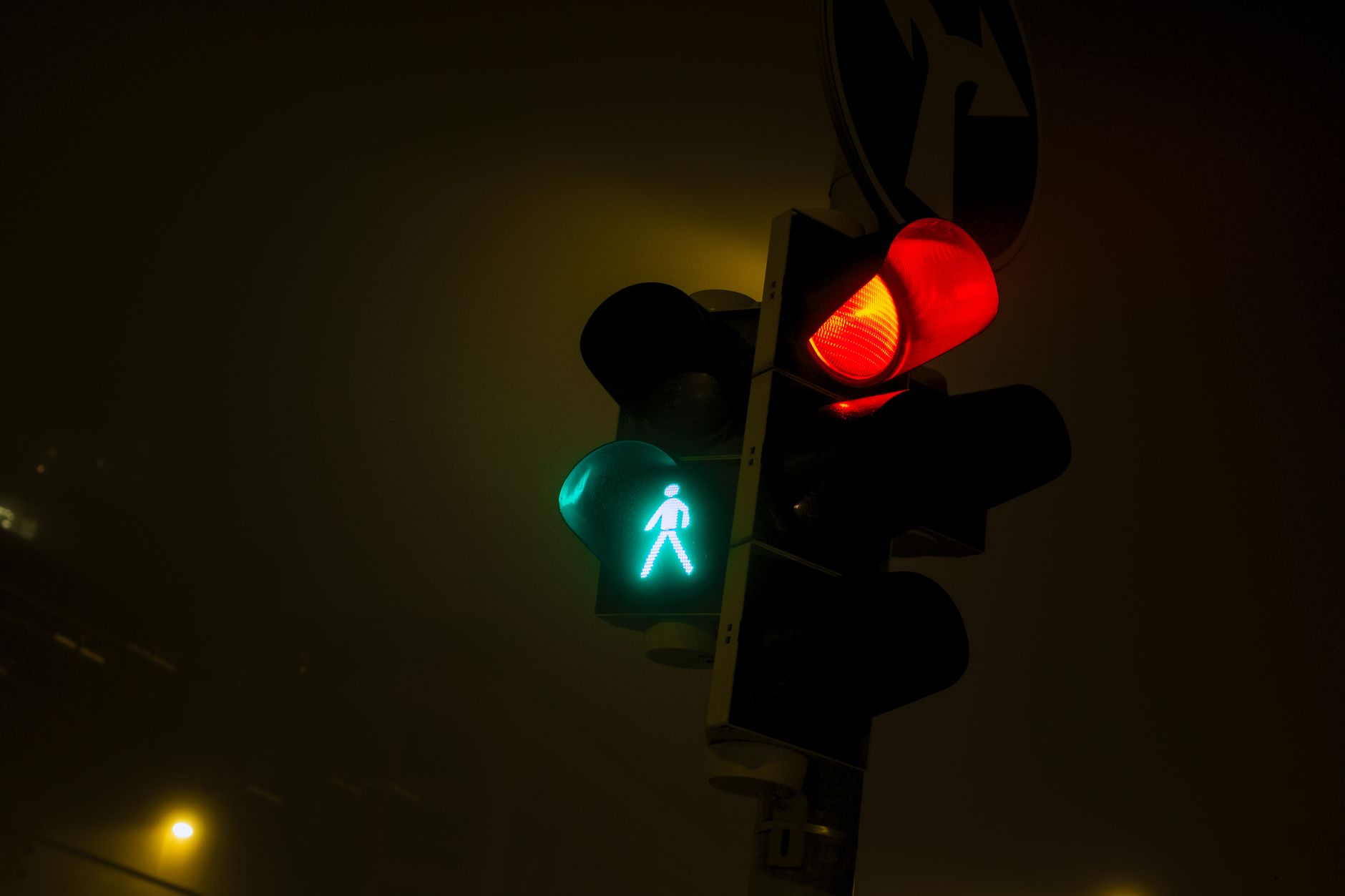 Alleged red-light runner killed, 3 hurt in north Phoenix crash - AZ Family