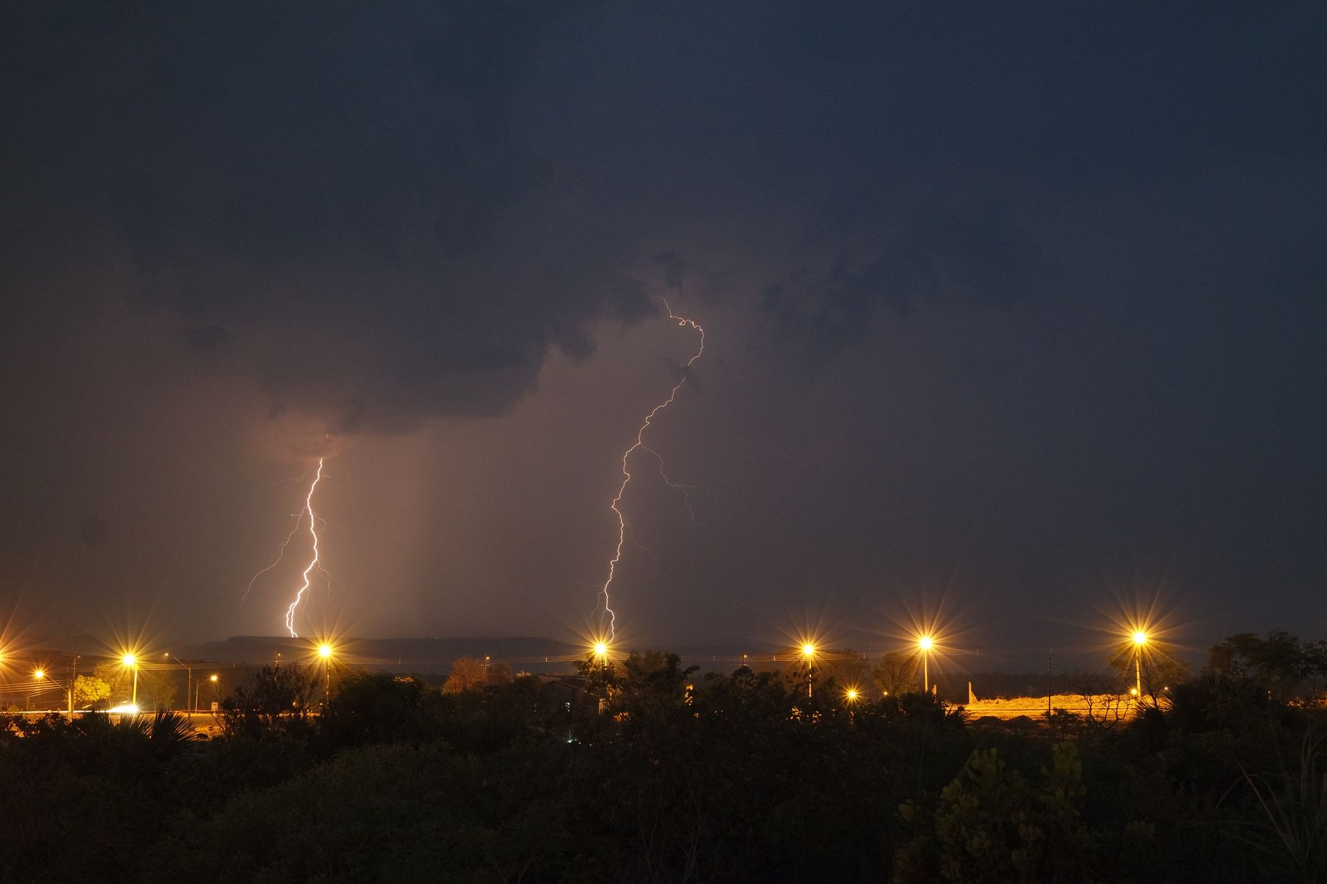 Phoenix under severe thunderstorm watch with potential hail; eastern Arizona faces tornado risk - KTAR News 92.3 FM