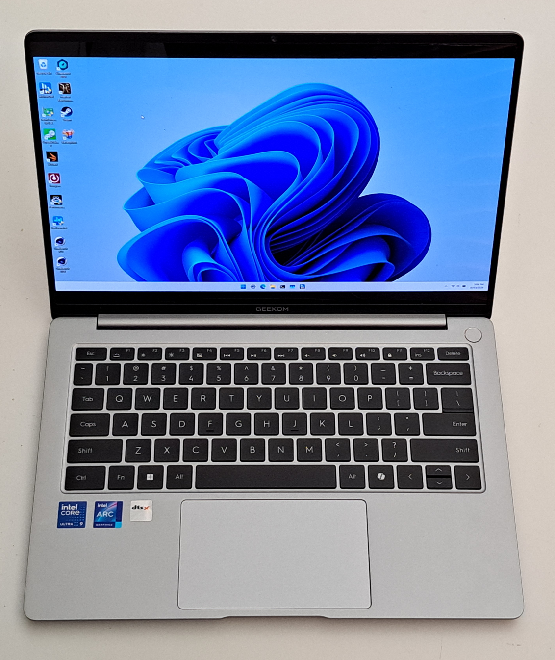 GEEKOM GeekBook X14 Pro Review: 2.2 pound laptop from a mini PC maker