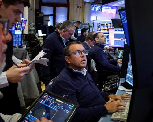 US markets see-saw as investors keep close eye on Iran war