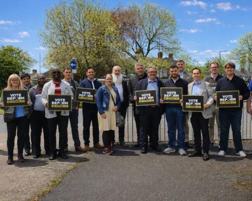 Reform’s Richard Tice posts picture with telltale signs of AI manipulation, say experts