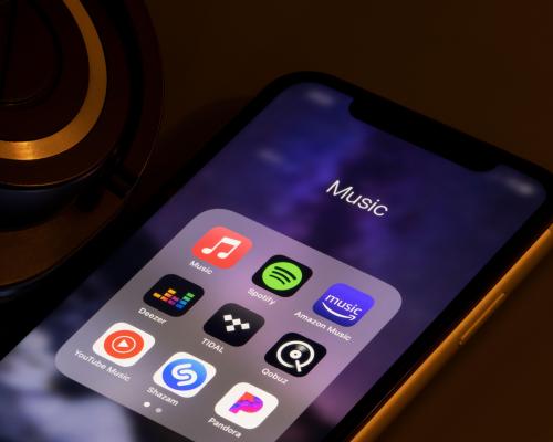 US man pleads guilty to defrauding music streamers out of millions using AI