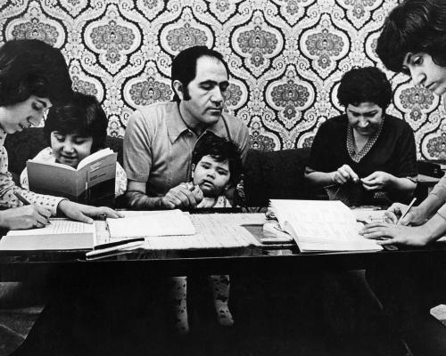 In an Istanbul market, I came across an old German phrase book – and a reminder of how not to speak to migrants | Carolin Würfel