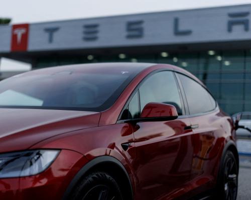 Tesla avoids California sales ban by removing ‘autopilot’ from marketing