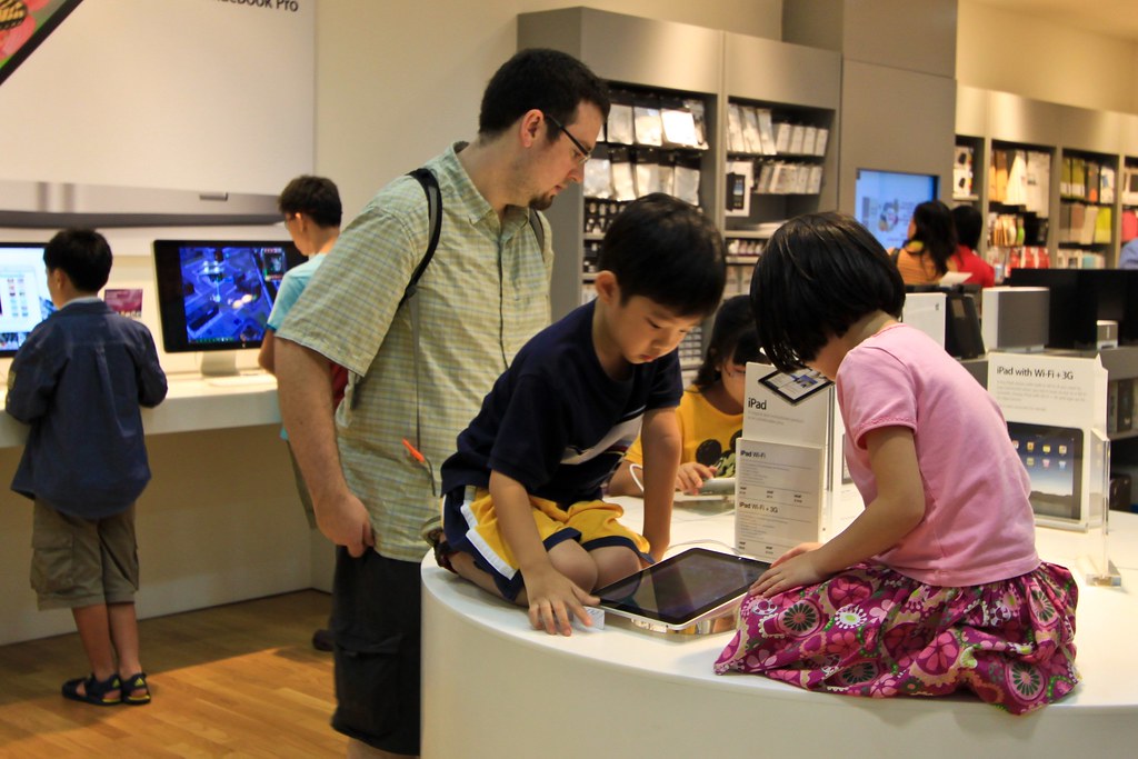 Apple Gets 'Siri'ous, Hires Former Google Exec To Lead AI Marketing: Report - Stocktwits