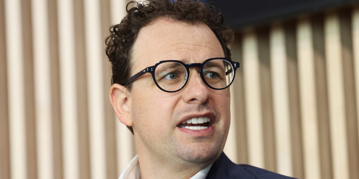 What smart people are saying about Mythos, Anthropic's new AI model that has some cybersecurity experts spooked