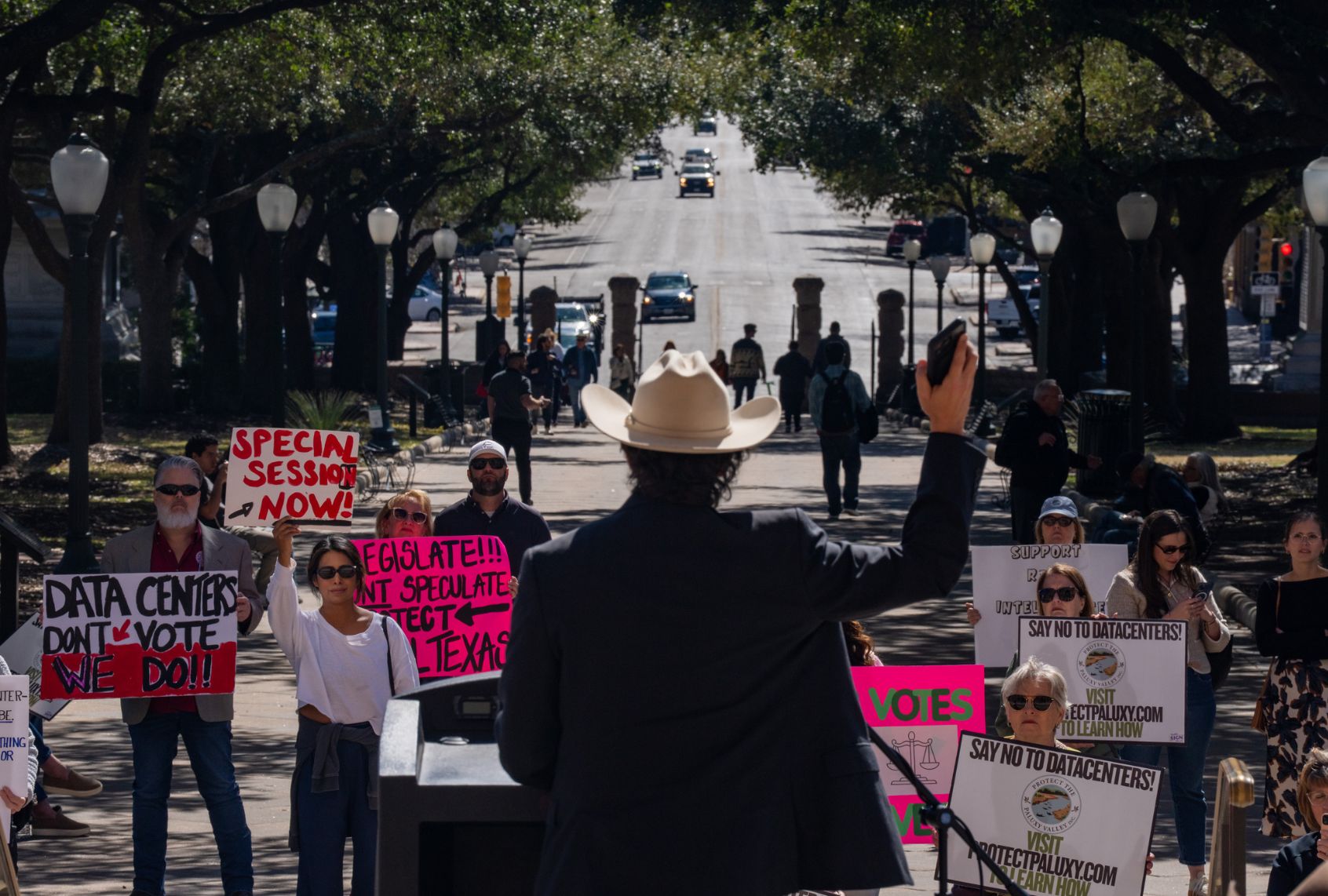 Officials powerless to stop 8 new data centers that could transform small Texas county