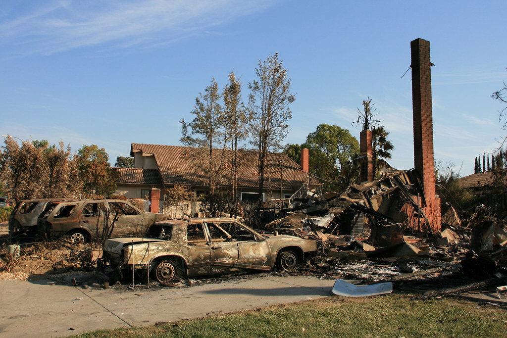 Several RV homes destroyed in wildfire burning in Wickenburg, Arizona - 12News