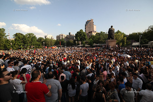 Gas prices rise 14 cents overnight in Phoenix area - KTAR News 92.3 FM