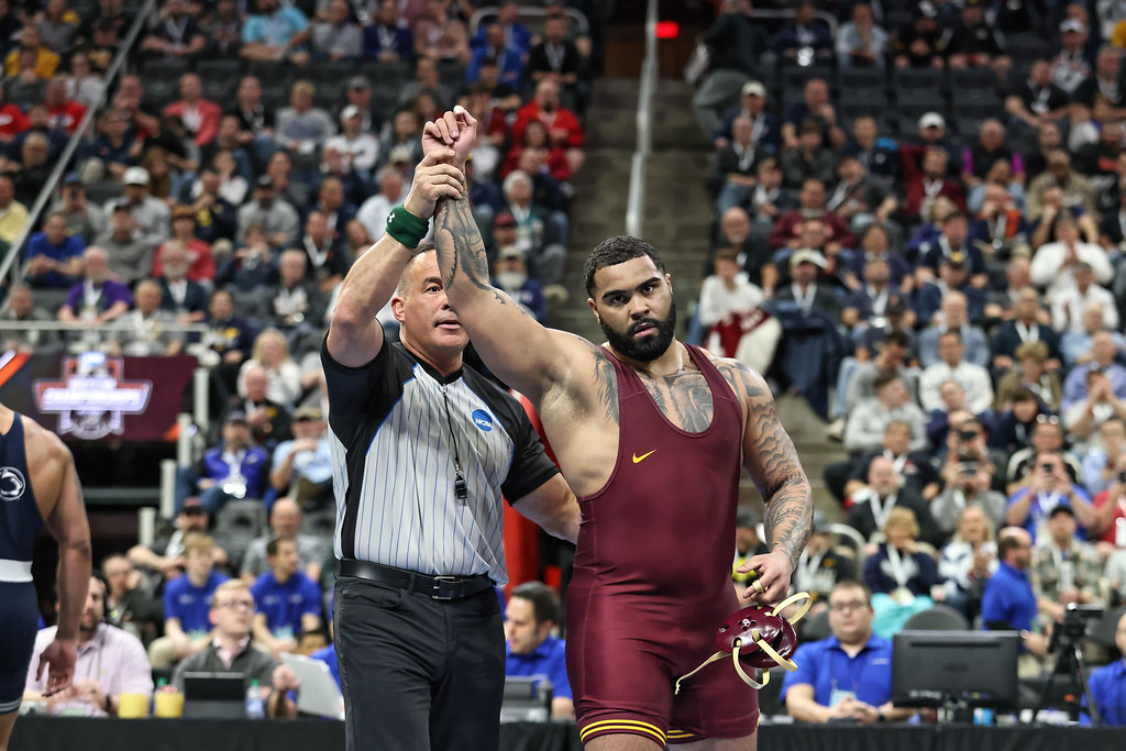 NCAA Tournament: Arizona men’s basketball holds off No. 9 Utah State, advances to 3rd straight Sweet 16 - Arizona Desert Swarm