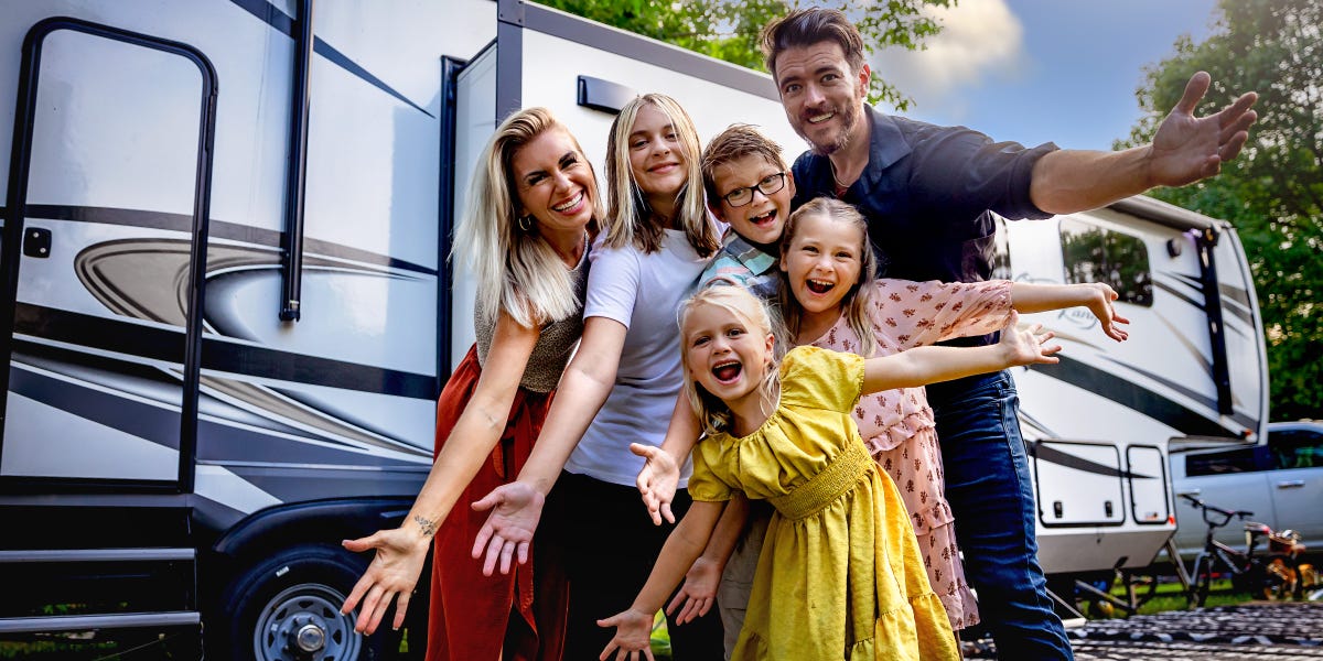 A family of 6 decided to live in an RV full-time after a health scare prompted them to live without regrets