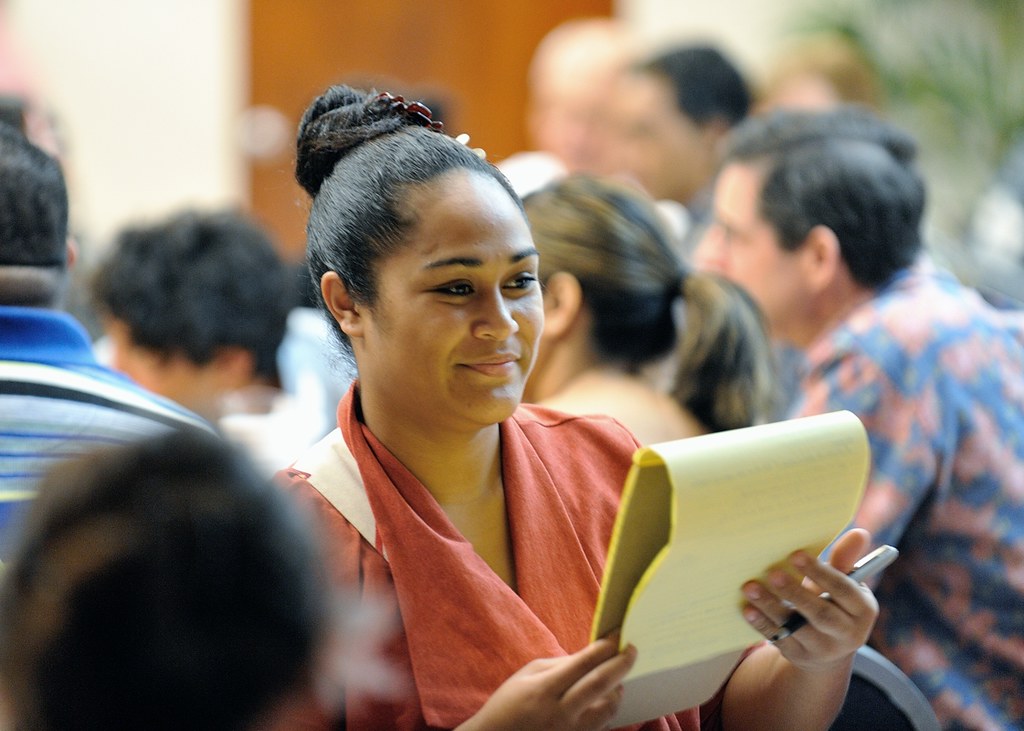 Authorities identify woman’s body found near canal in Phoenix, investigation ongoing - KTAR News 92.3 FM