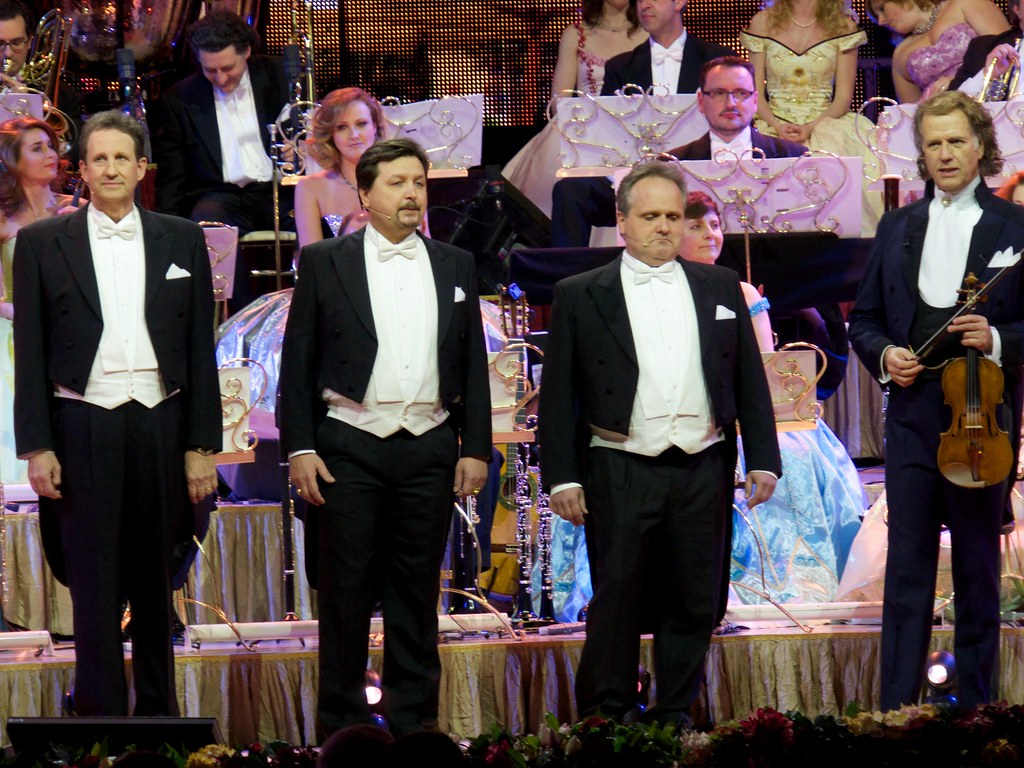 Can Arizona ward off a true blue blood in UNC and hold onto Tommy Lloyd? - Arizona Sports