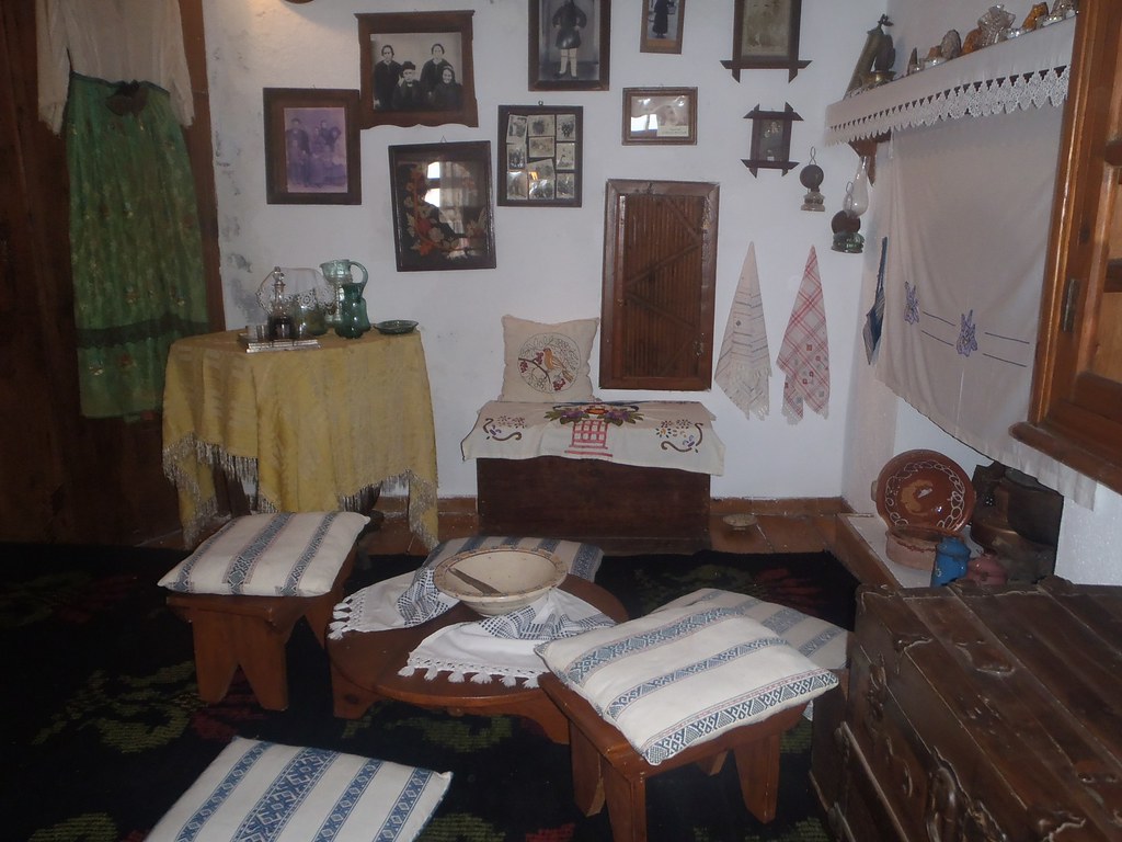 Designers Say These 5 Small Room Trends Will Make Any Space Feel Elegant and Surprisingly Generous in 2026 - Homes and Gardens