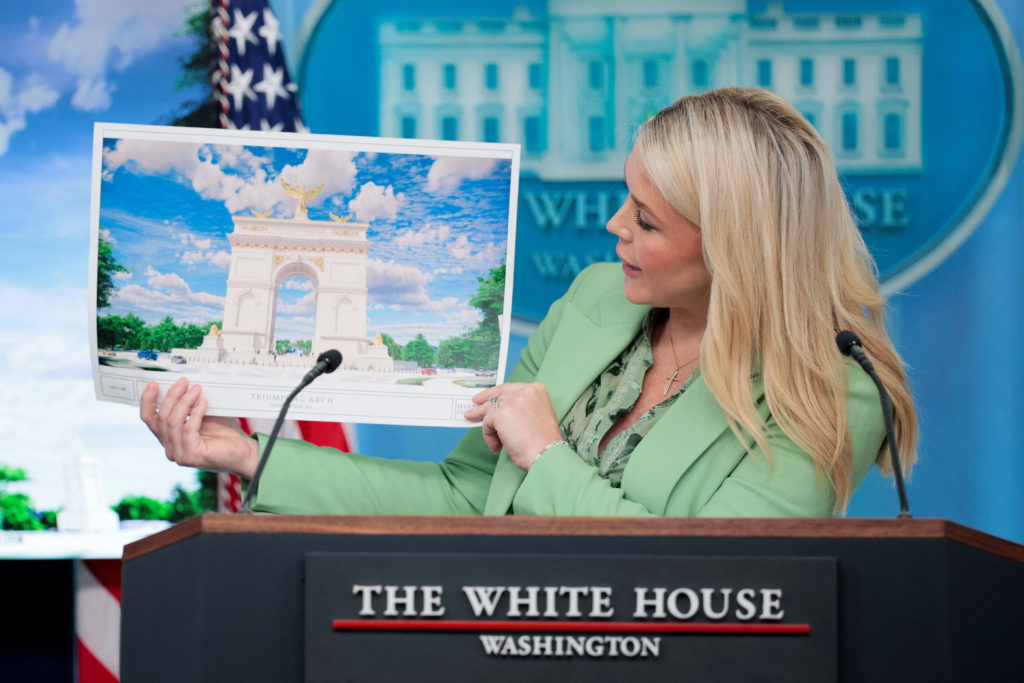 Key federal agency to review Trump's plan for Triumphal Arch