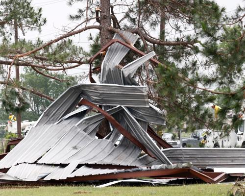 Tornadoes, hail and high winds forecast to hit midwest and Mississippi valley