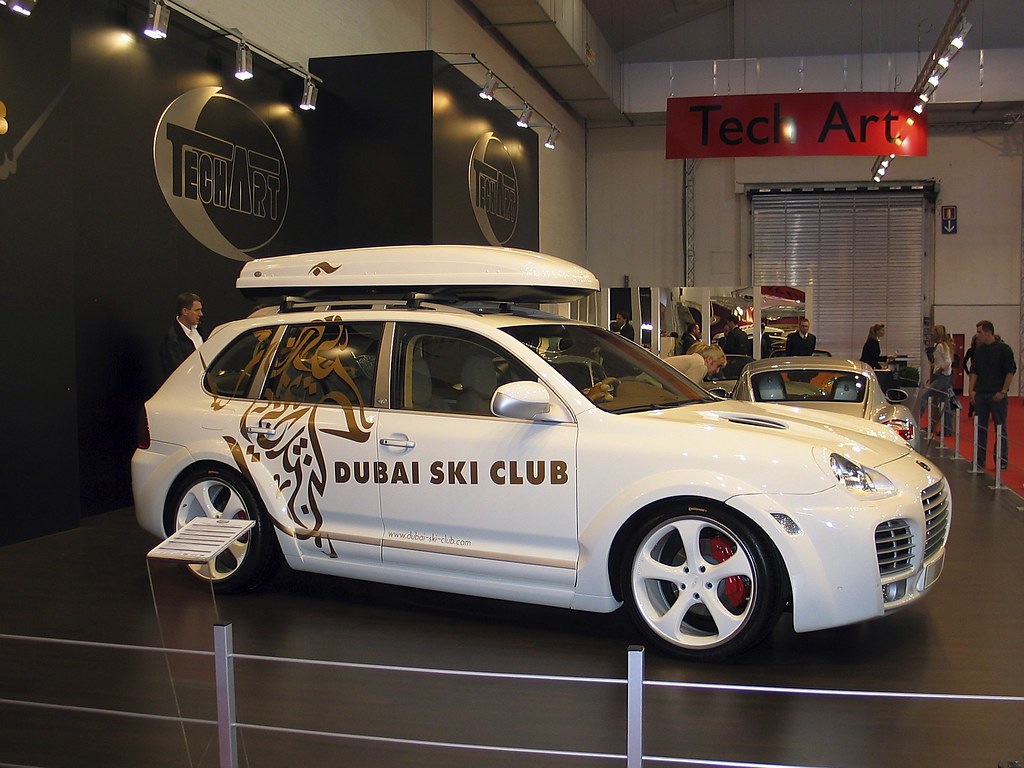 2026 Porsche Cayenne Electric: interior, design and features review - ArenaEV