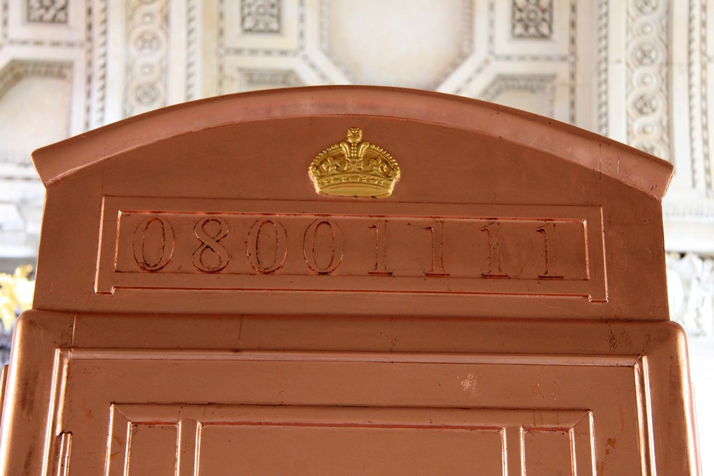 Celebrating 20 years in interior design, Julie Abner gives her city studio a refresh - St. Louis Magazine