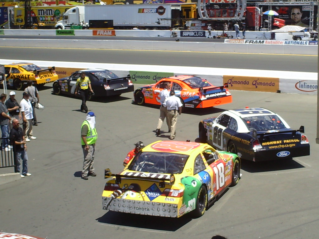 NASCAR lineup after qualifying at Phoenix. TV time, channel - Daytona Beach News-Journal
