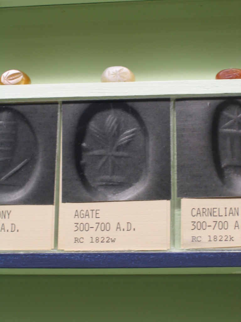 Marijuana leaf, vapes available to medical cannabis patients under new bill - WSB-TV