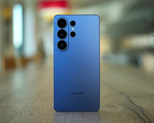 Samsung Galaxy S26 Ultra review: its huge screen blocks shoulder surfers from spying on you