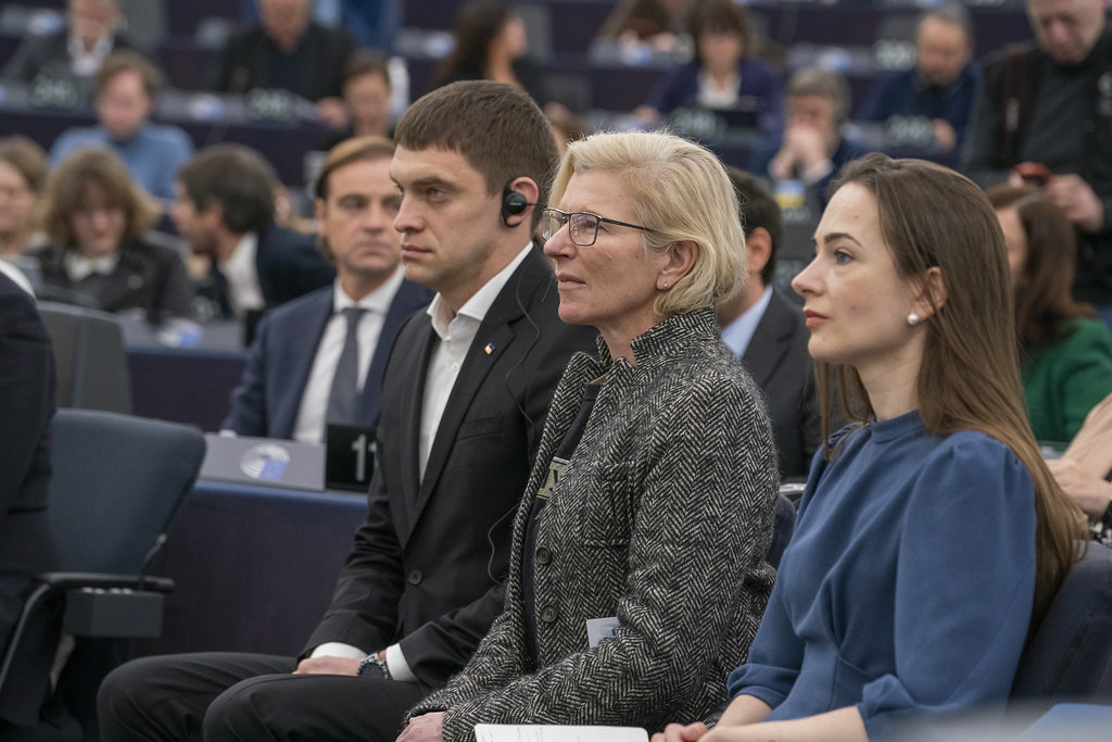 Man fighting for life after being shot at north Phoenix gas station - AZ Family