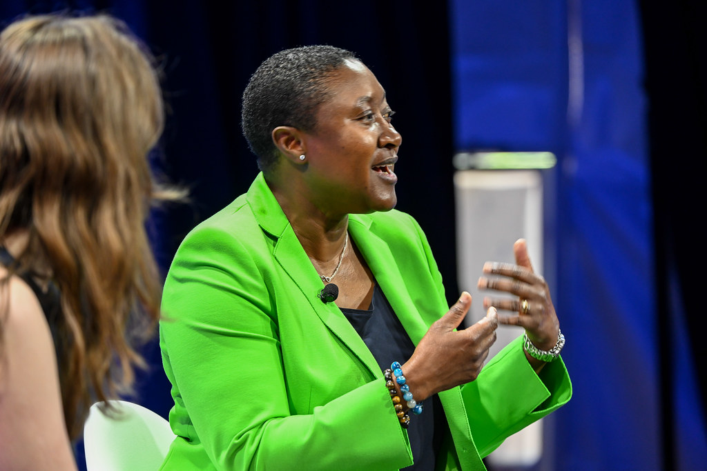 Amazon's Zoox expands robotaxi testing to Phoenix and Dallas - CNBC