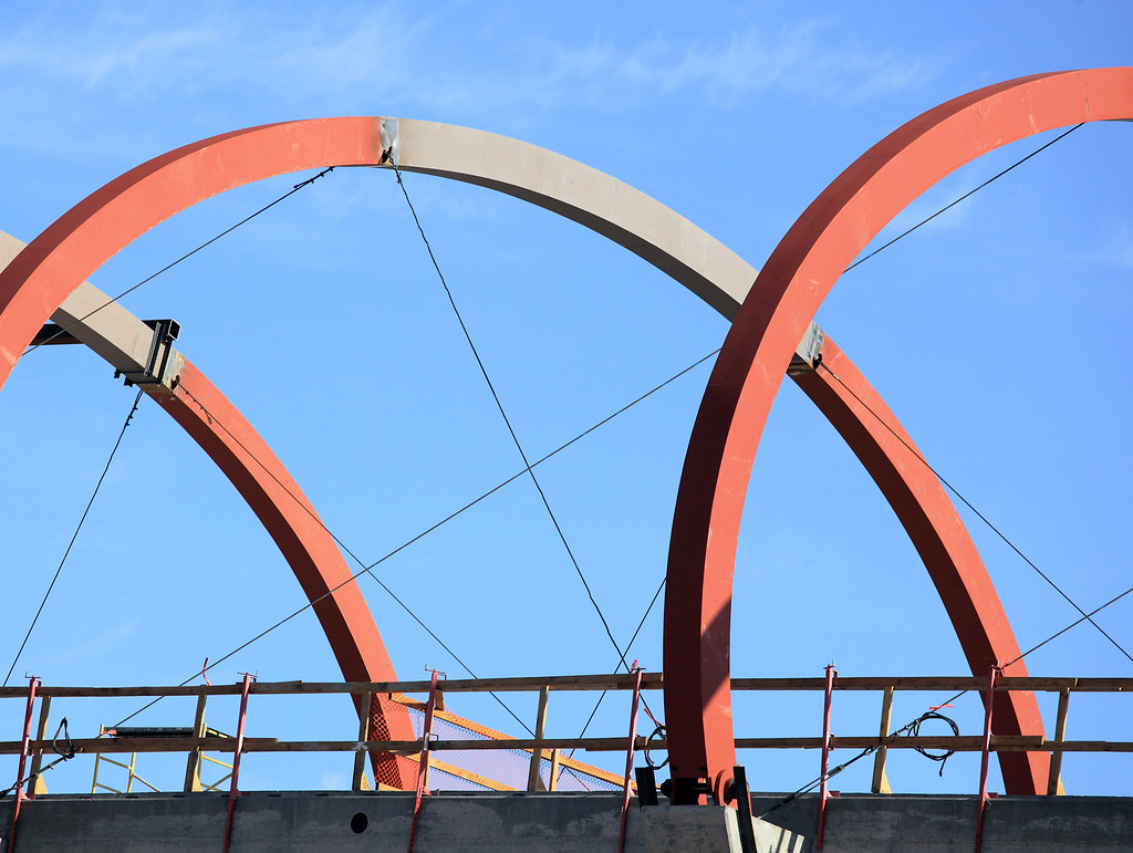 Phoenix movers spot Amber Alert suspect at gas station, block her car until police arrive - FOX 10 Phoenix