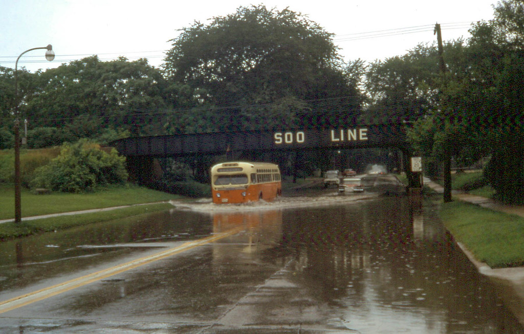 West Suburban Medical Center closing temporarily as it runs out of cash to pay employees - WBEZ Chicago