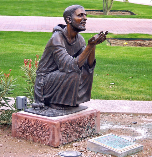 Phoenix movers spot Amber Alert suspect at gas station, block her car until police arrive - FOX 10 Phoenix