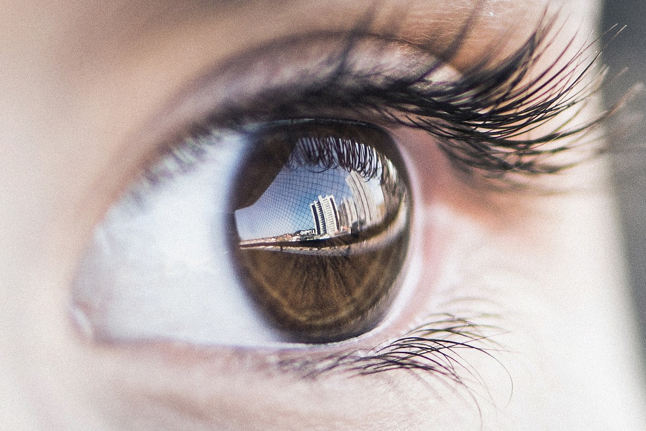 Smart Cataract Lens Choices and Comparing Monofocal and Multifocal Lenses