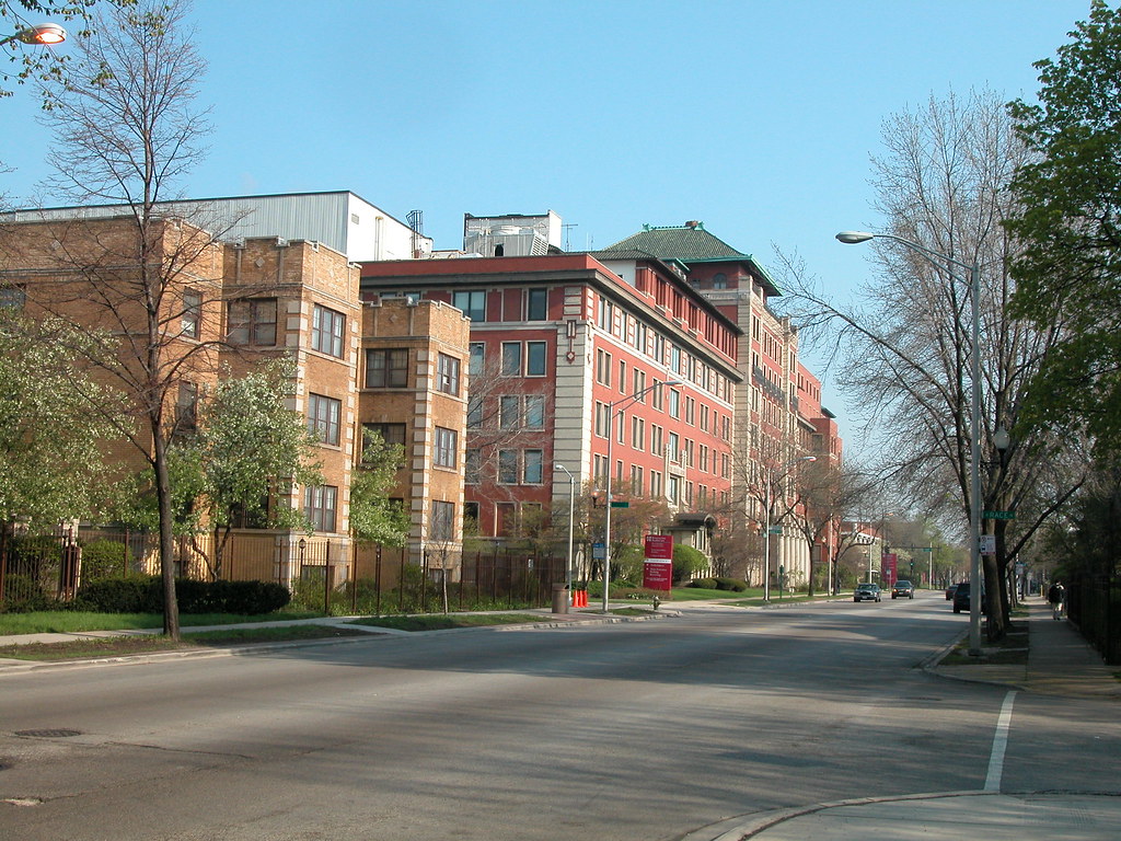West Suburban Medical Center closing temporarily as it runs out of cash to pay employees - WBEZ Chicago
