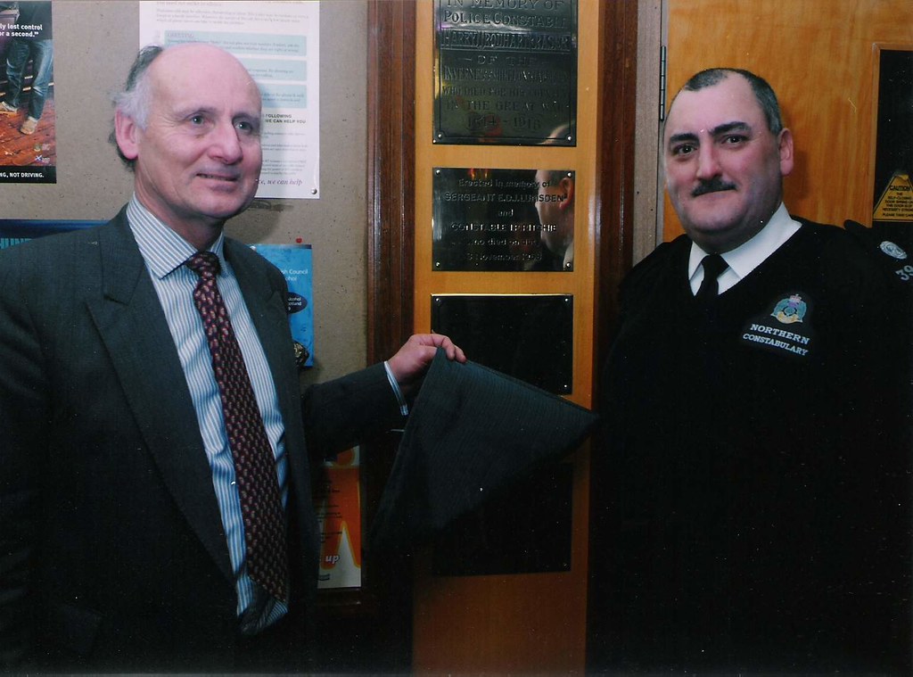 'No Kings': Thousands rally at protests across Phoenix area - FOX 10 Phoenix