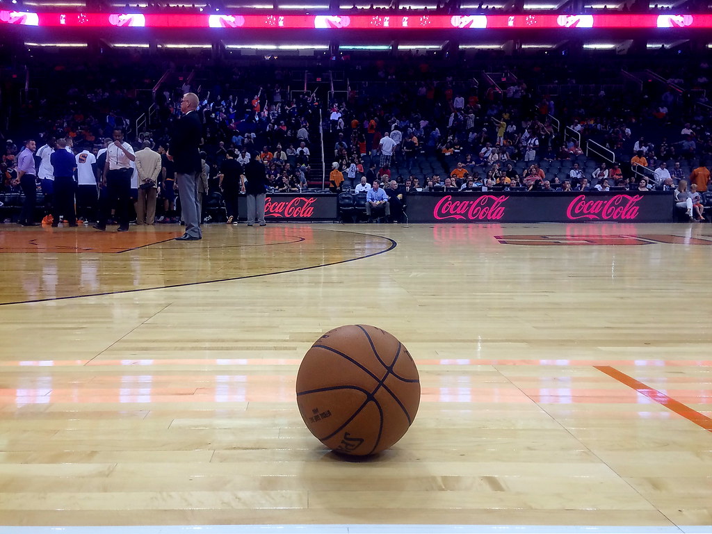 Phoenix Suns fold late, fall to Toronto Raptors to end win streak - Yahoo Sports