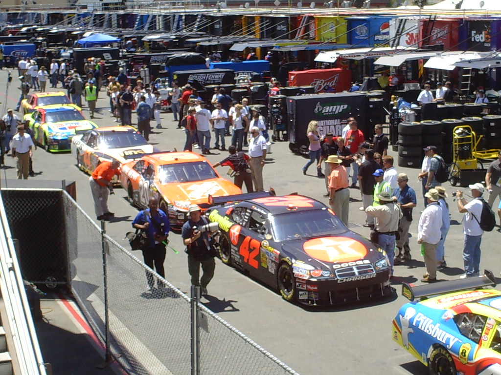 NASCAR lineup after qualifying at Phoenix. TV time, channel - Daytona Beach News-Journal