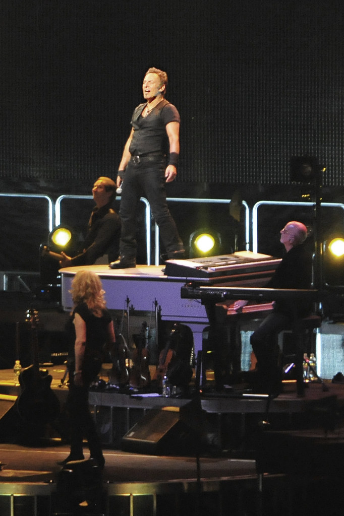 Bruce Springsteen is bringing tour 'in defense of America' to Phoenix - The Arizona Republic