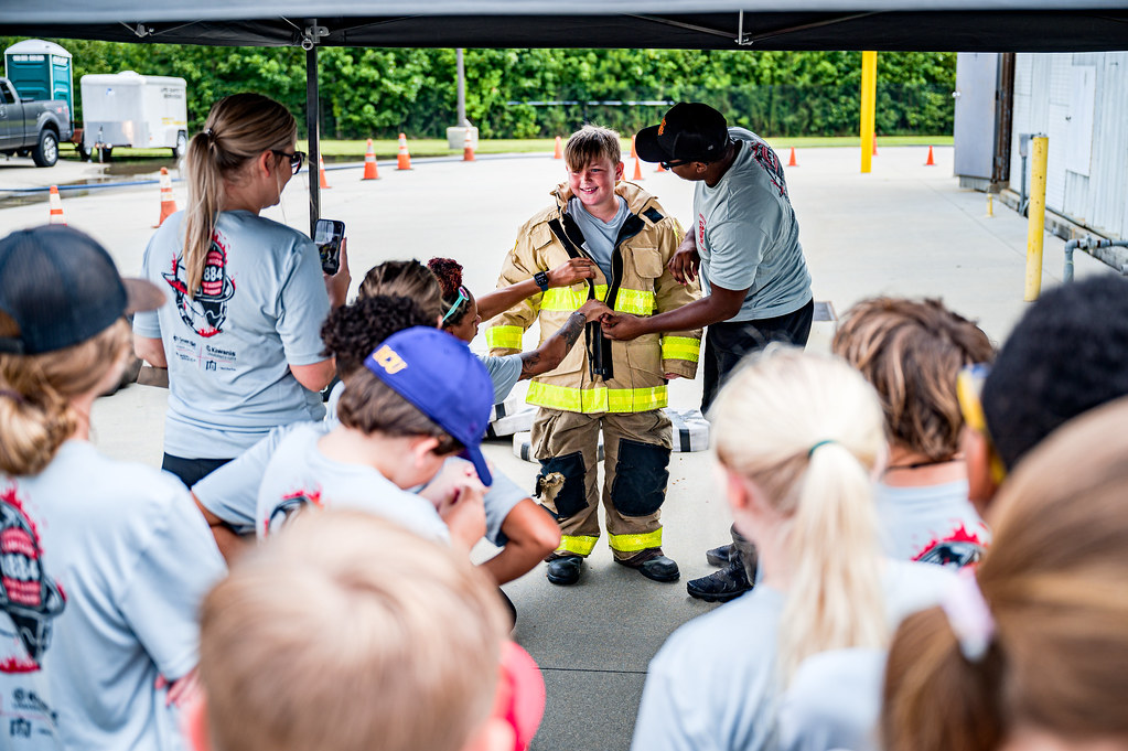 Firefighters extinguish massive fire at strip mall in south Phoenix - AZ Family