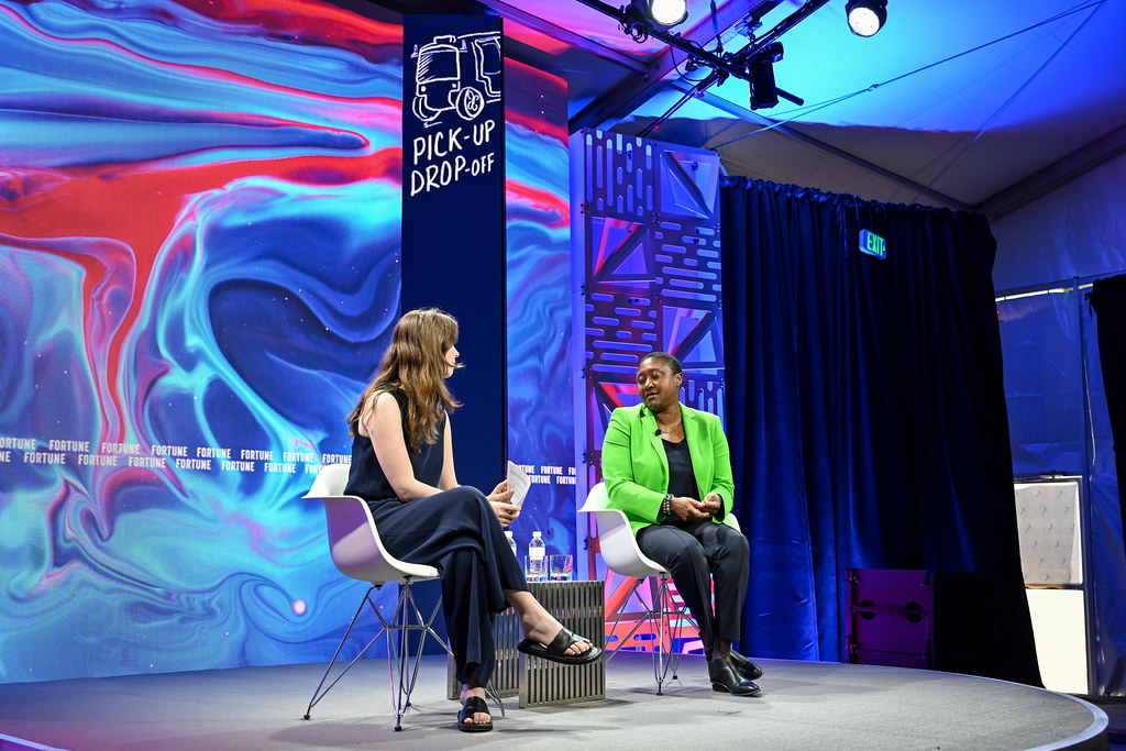 Amazon's Zoox expands robotaxi testing to Phoenix and Dallas - CNBC