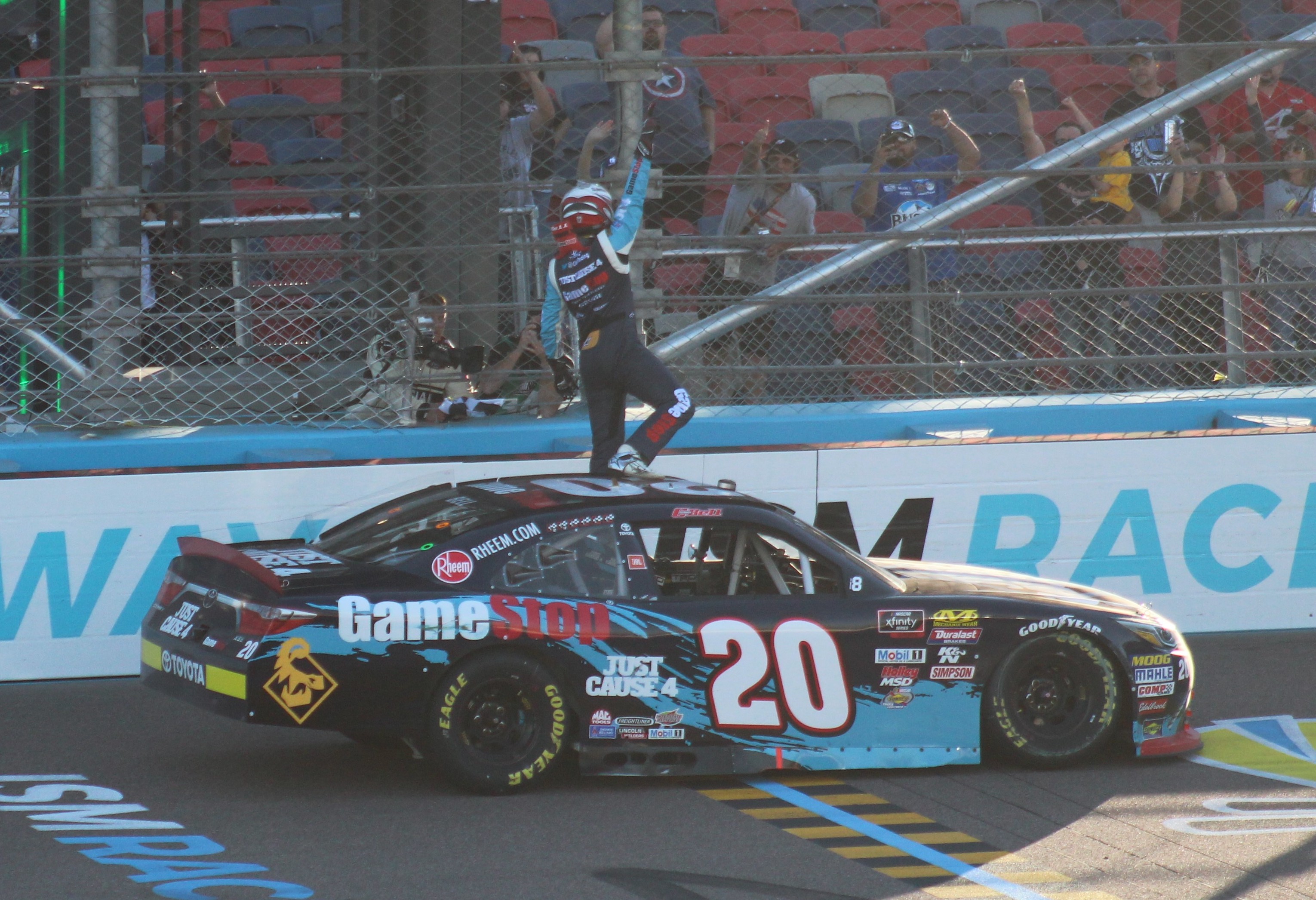 Bell’s Phoenix dominance pivots on pit strategy, comes up one spot short - NASCAR.com