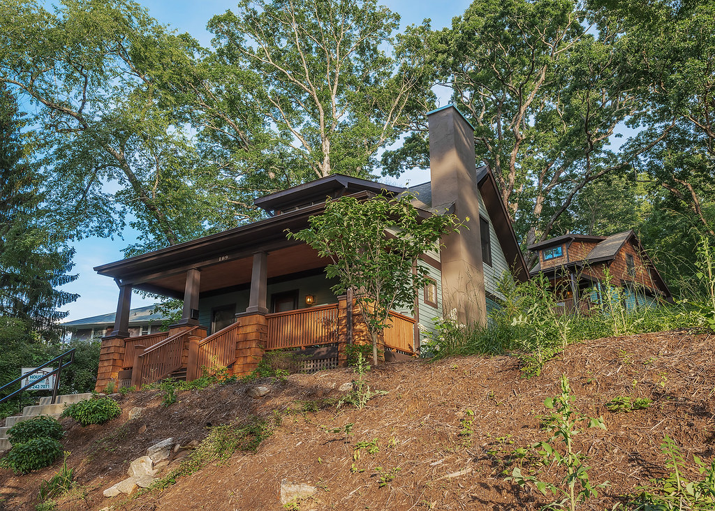 Real Brokerage to buy Re/Max for $550M - Yahoo Finance