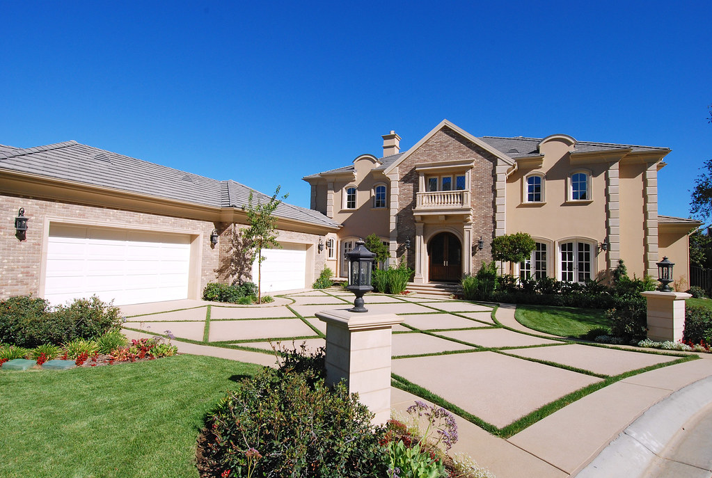 ‘Real Housewives of Rhode Island’ Feels Like Old-School Bravo (Complimentary) - glamour.com